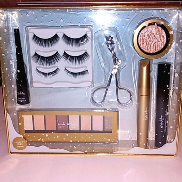 NICOLE MILLER HOLIDAYS IN PARIS 7-PIECE VEGAN MAKEUP ESSENTIALS NWT - Picture 2 of 7